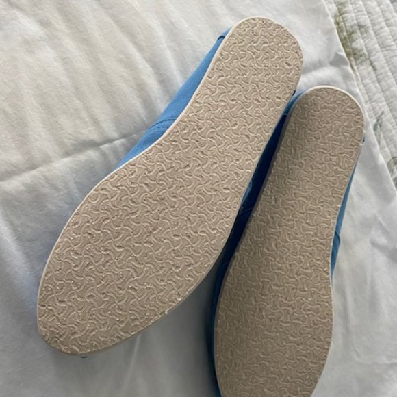 Toms - Picture 2 of 4